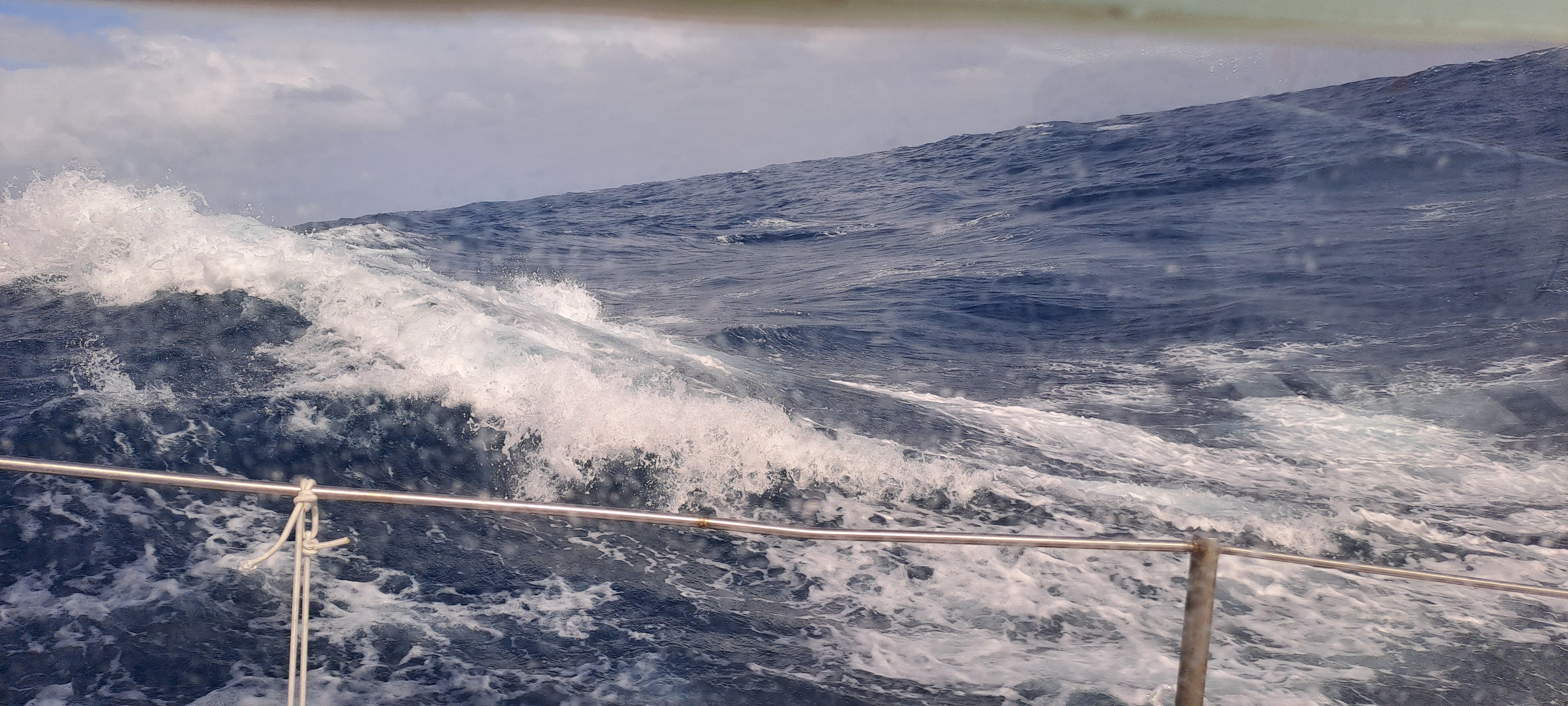 20250223 3 la vague qui te double